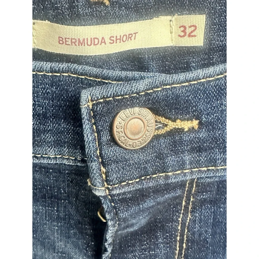 Levis Denim Bermuda‎ Men  Size 32 Blue Jean Shorts Medium Wash